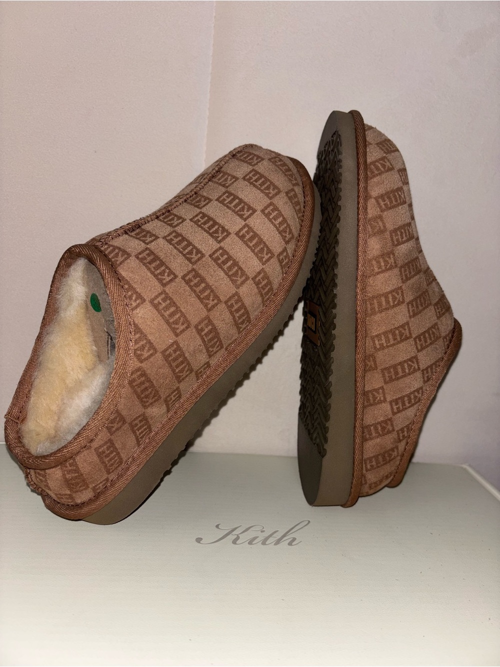 Kith Kids Brown Logo Slip-On Sherpa-Lined Slippers